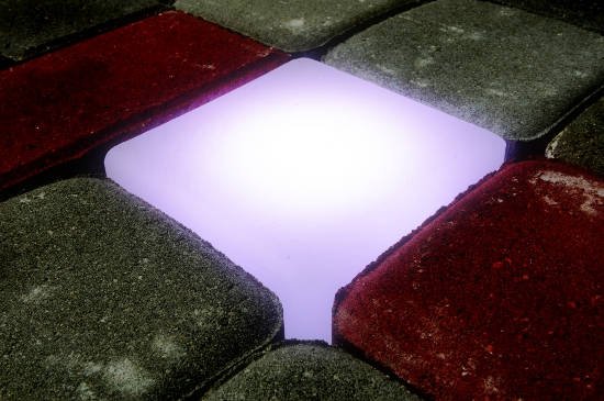 Świecąca kostka brukowa firmy LedBruk