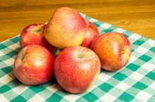 Jabłka odmiany Pinova