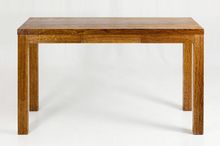 Drewniany prostokątny stół