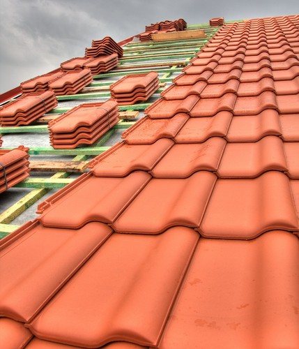 Dachówka ceramiczna jako niezawodne pokrycie dachu