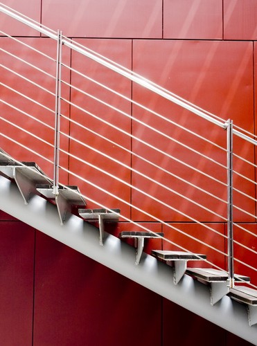 Metalowe schody wewnętrzne - nowoczesny trend