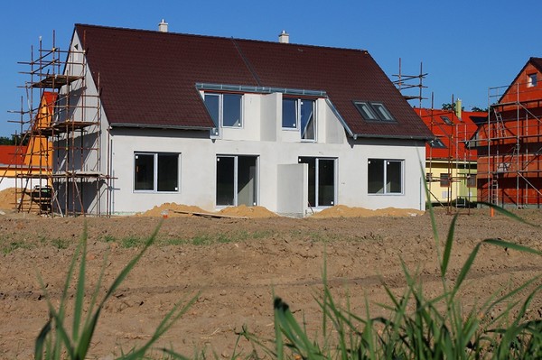 Domy bliźniaki i szeregowe