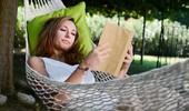Jaki hamak ogrodowy warto wybrać? Zobacz cenne wskazówki!