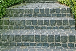 Schody z kostki brukowej - atrakcyjna alternatywa dla płytek