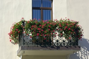 Jak urządzić mały balkon? Pomysły i aranżacje